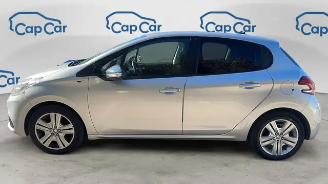 Peugeot 208 view 2