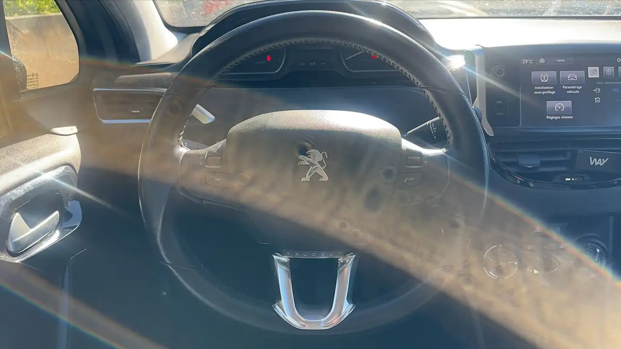Peugeot 208 208 — photo 22