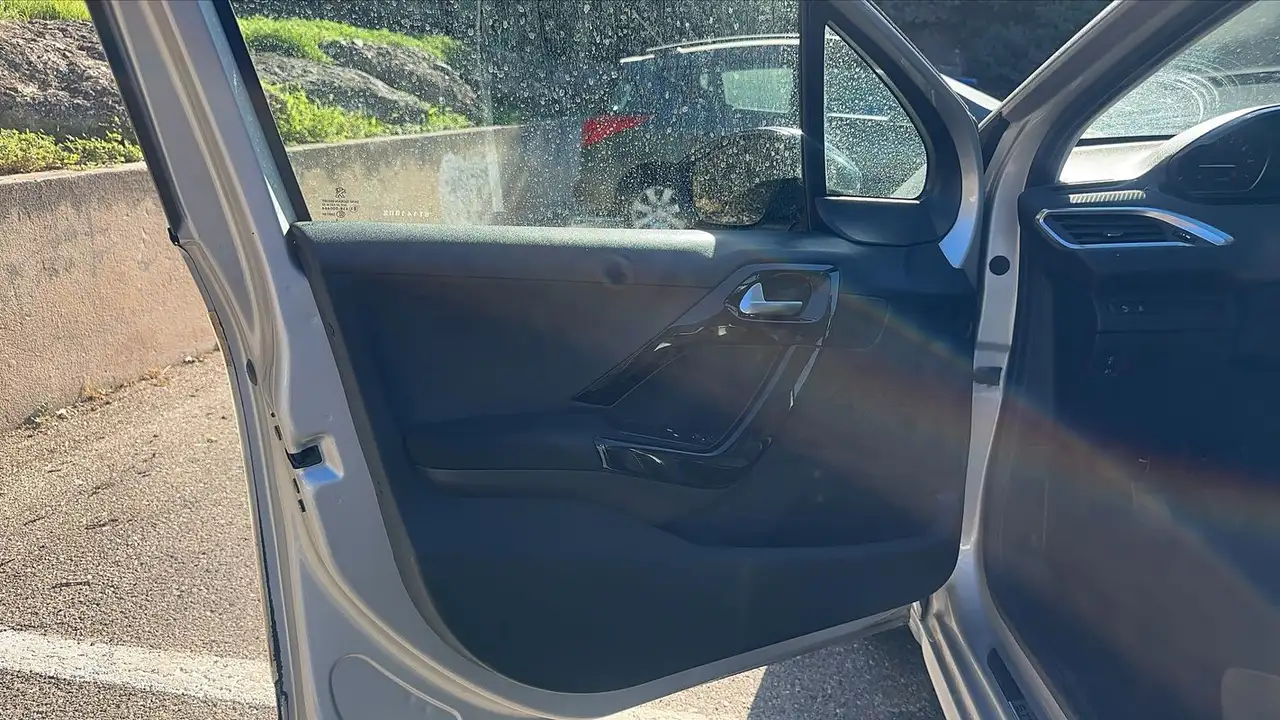 Peugeot 208 208 — photo 7