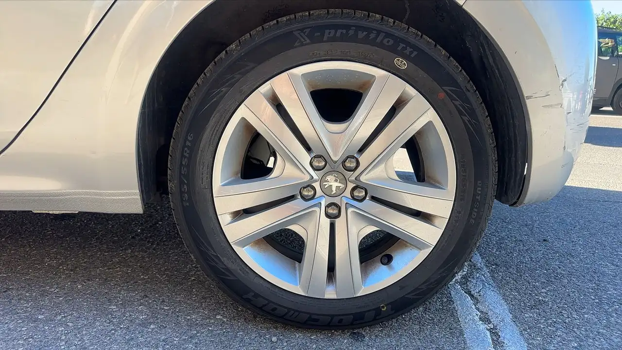 Peugeot 208 208 — photo 19