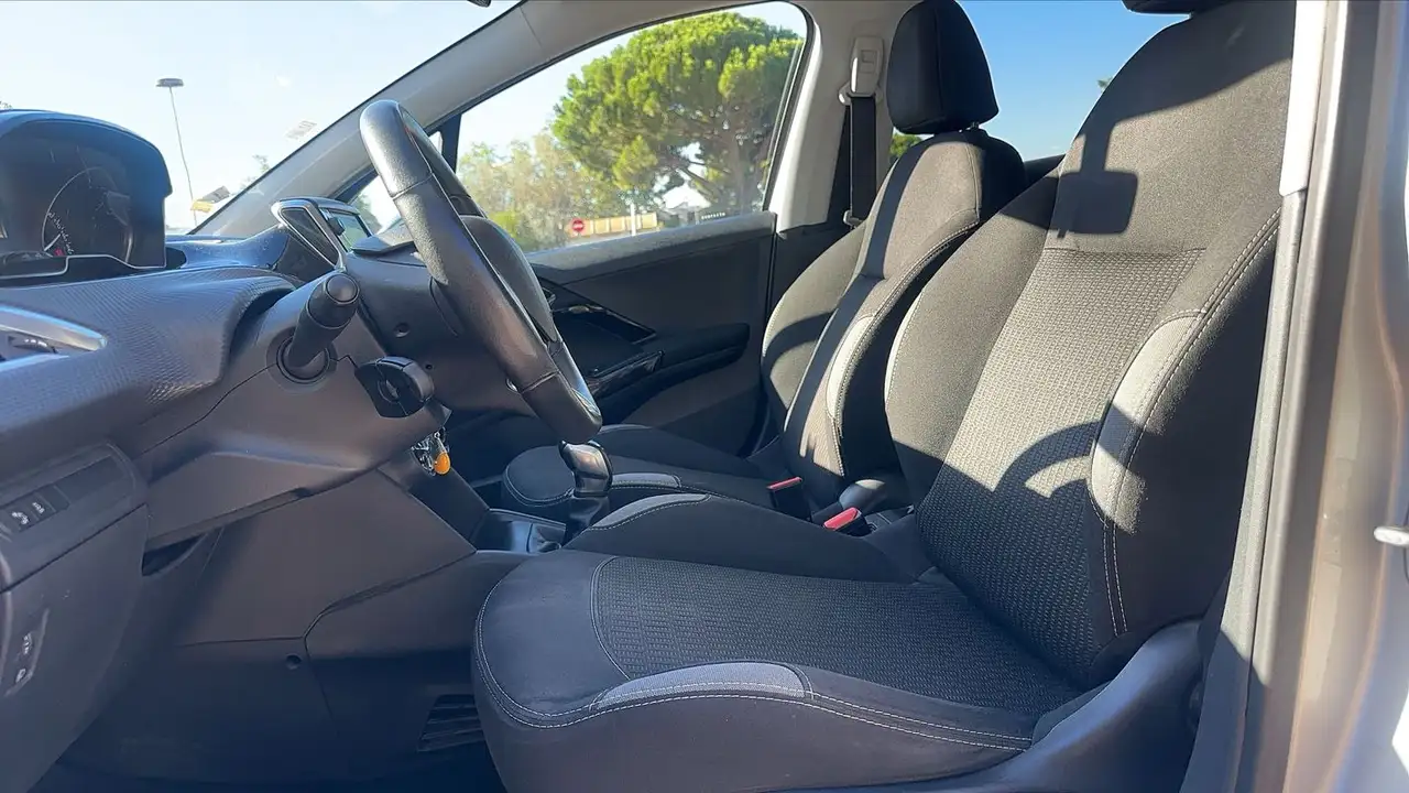 Peugeot 208 208 — photo 25