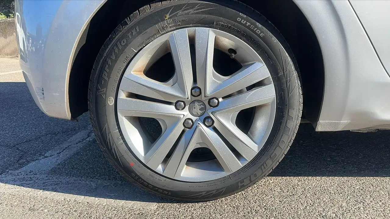 Peugeot 208 208 — photo 16