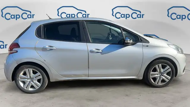 Peugeot 208 view 4