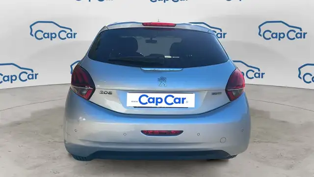 Peugeot 208 view 3