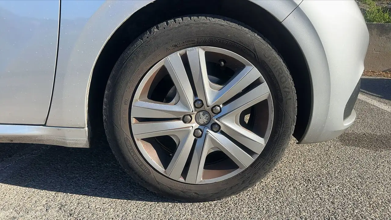 Peugeot 208 208 — photo 17