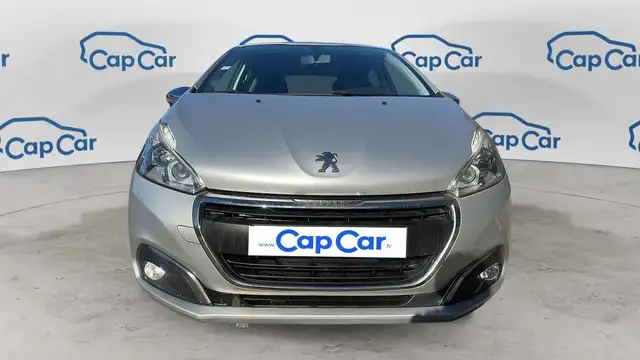 Peugeot 208 view 5