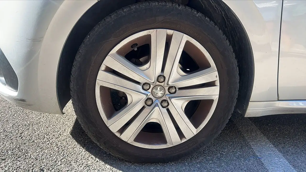 Peugeot 208 208 — photo 18