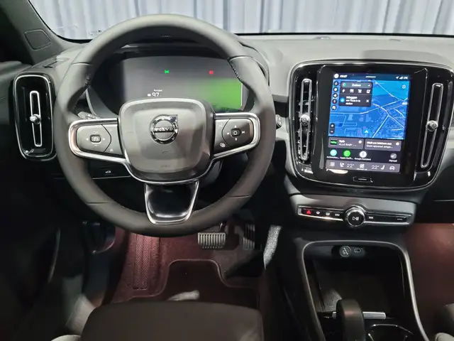 Volvo XC40 view 16