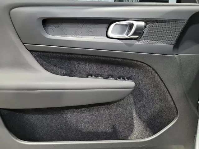 Volvo XC40 view 23