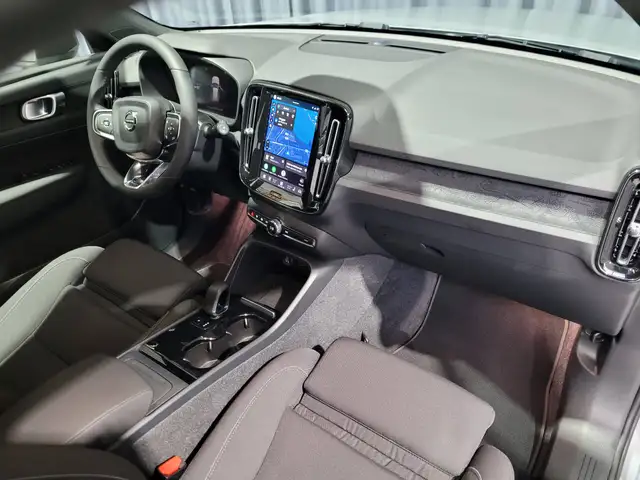 Volvo XC40 view 10