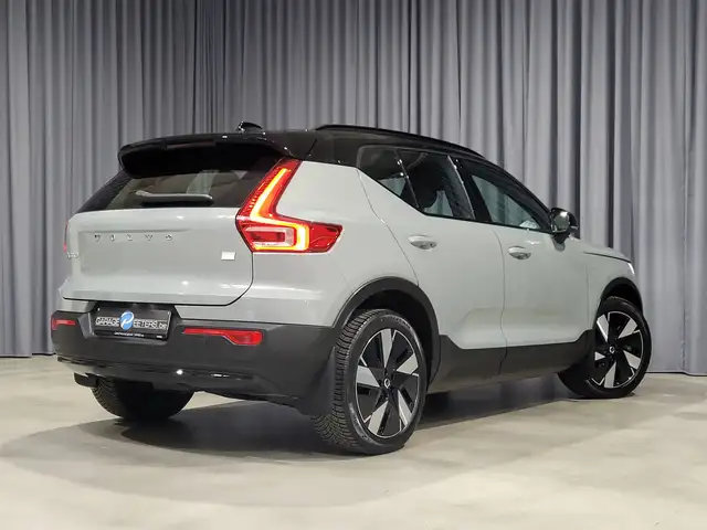 Volvo XC40 view 3