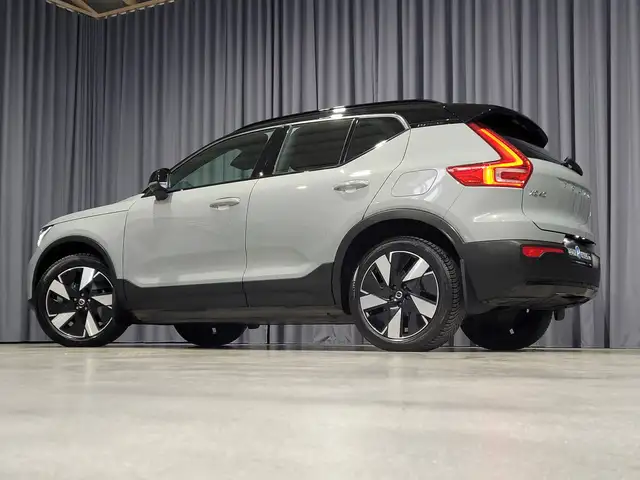 Volvo XC40 view 8