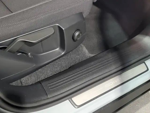 Volvo XC40 view 27