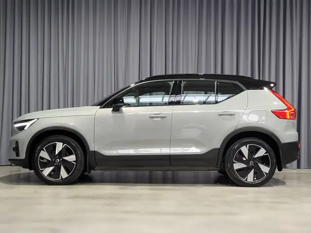 Volvo XC40 view 2