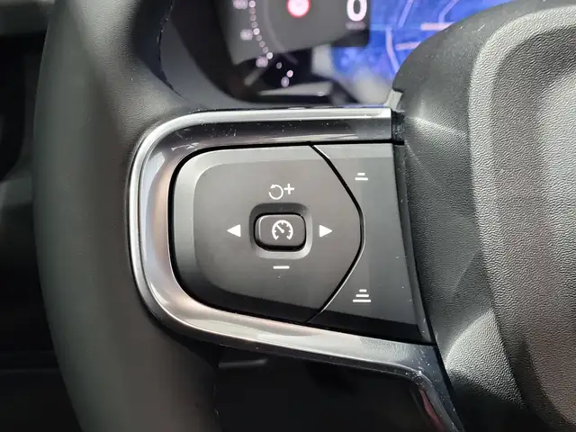 Volvo XC40 view 17