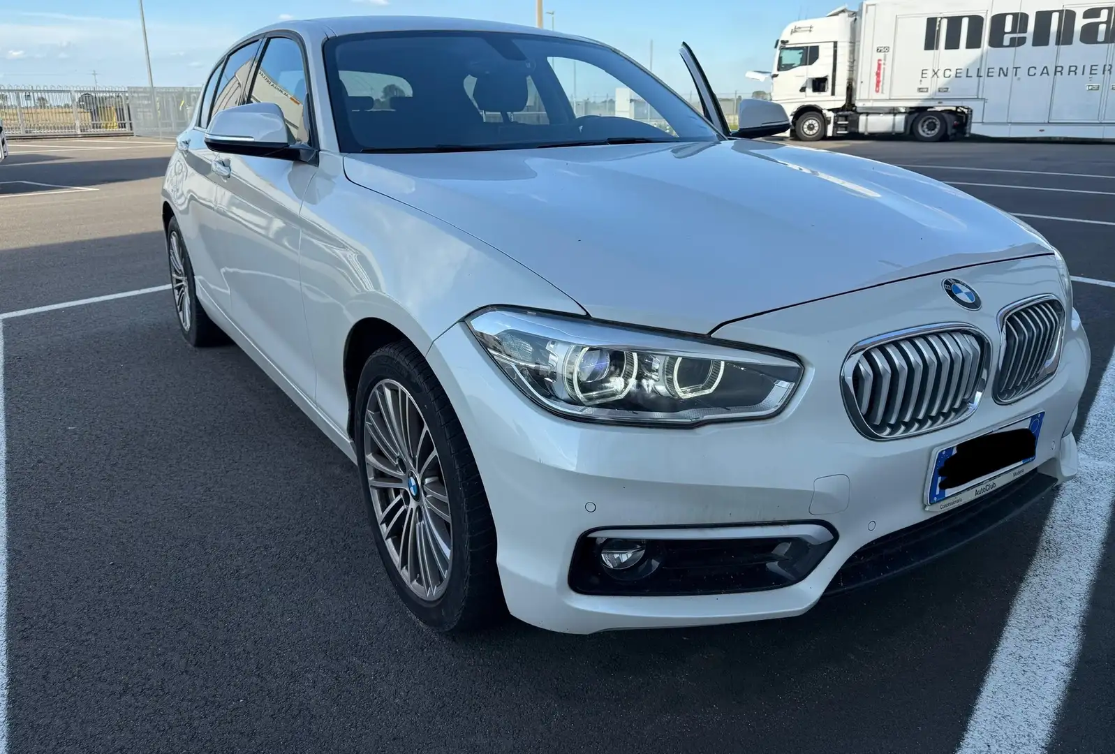 BMW 120 120d xdrive Urban 5p auto - 1