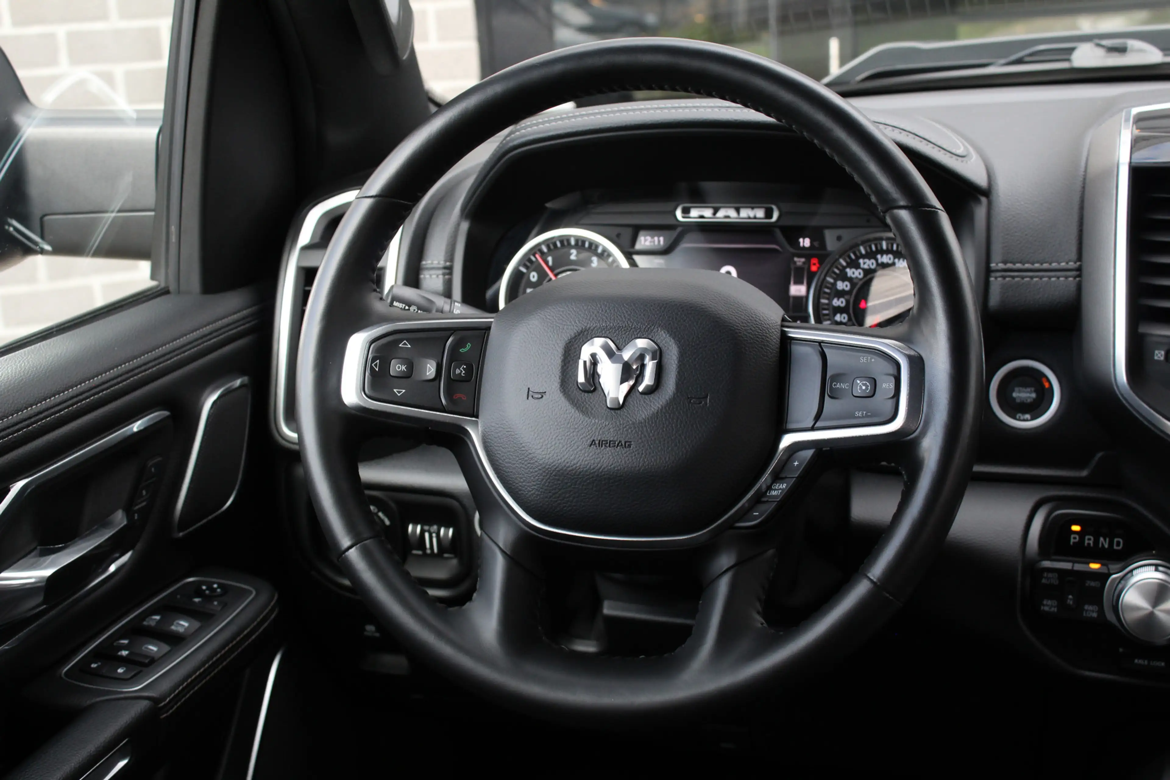 Dodge RAM 1500 5.7 V8 4x4 Crew Cab Laramie / Luchtvering / P — photo 12