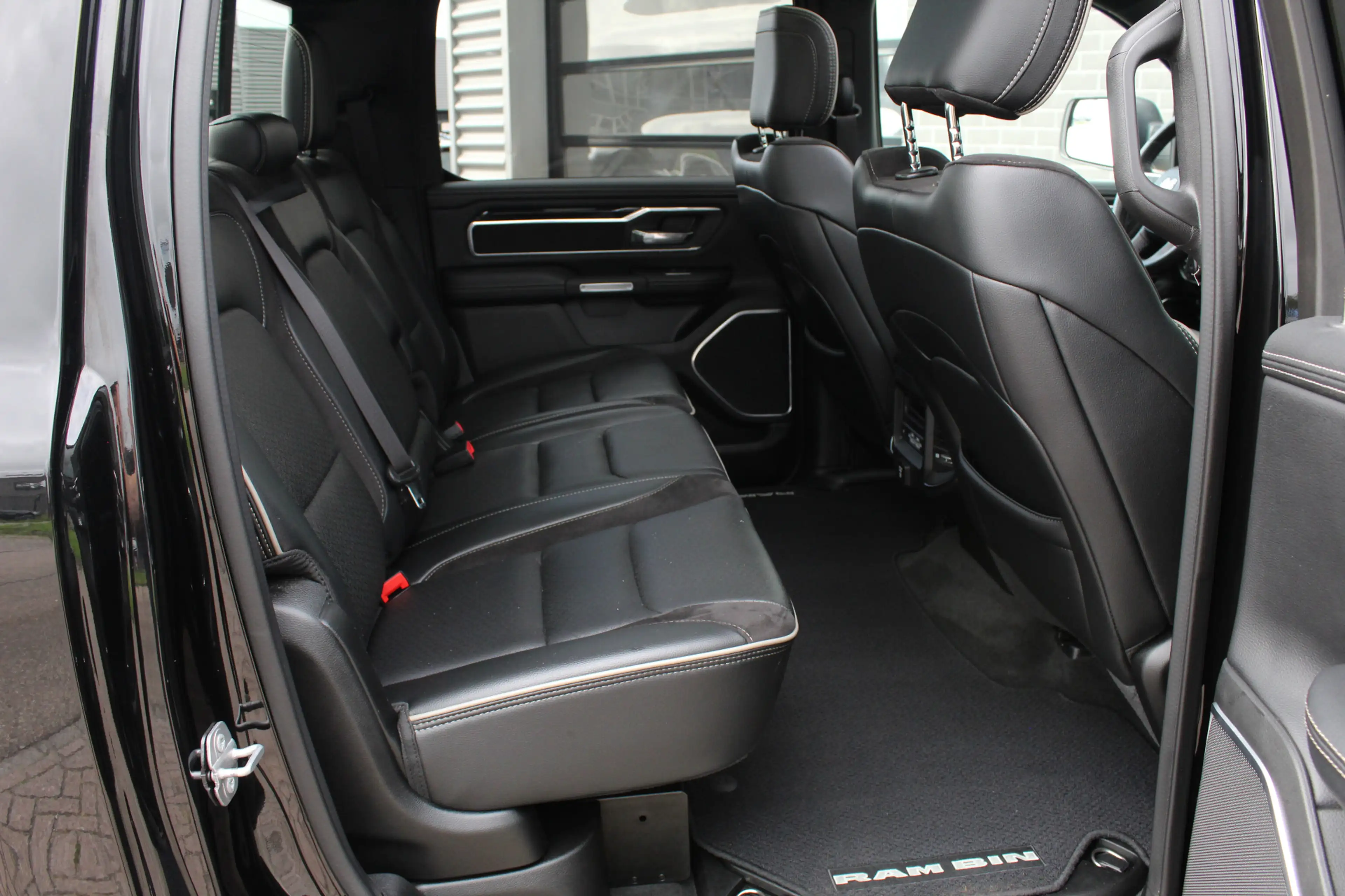 Dodge RAM 1500 5.7 V8 4x4 Crew Cab Laramie / Luchtvering / P — photo 11