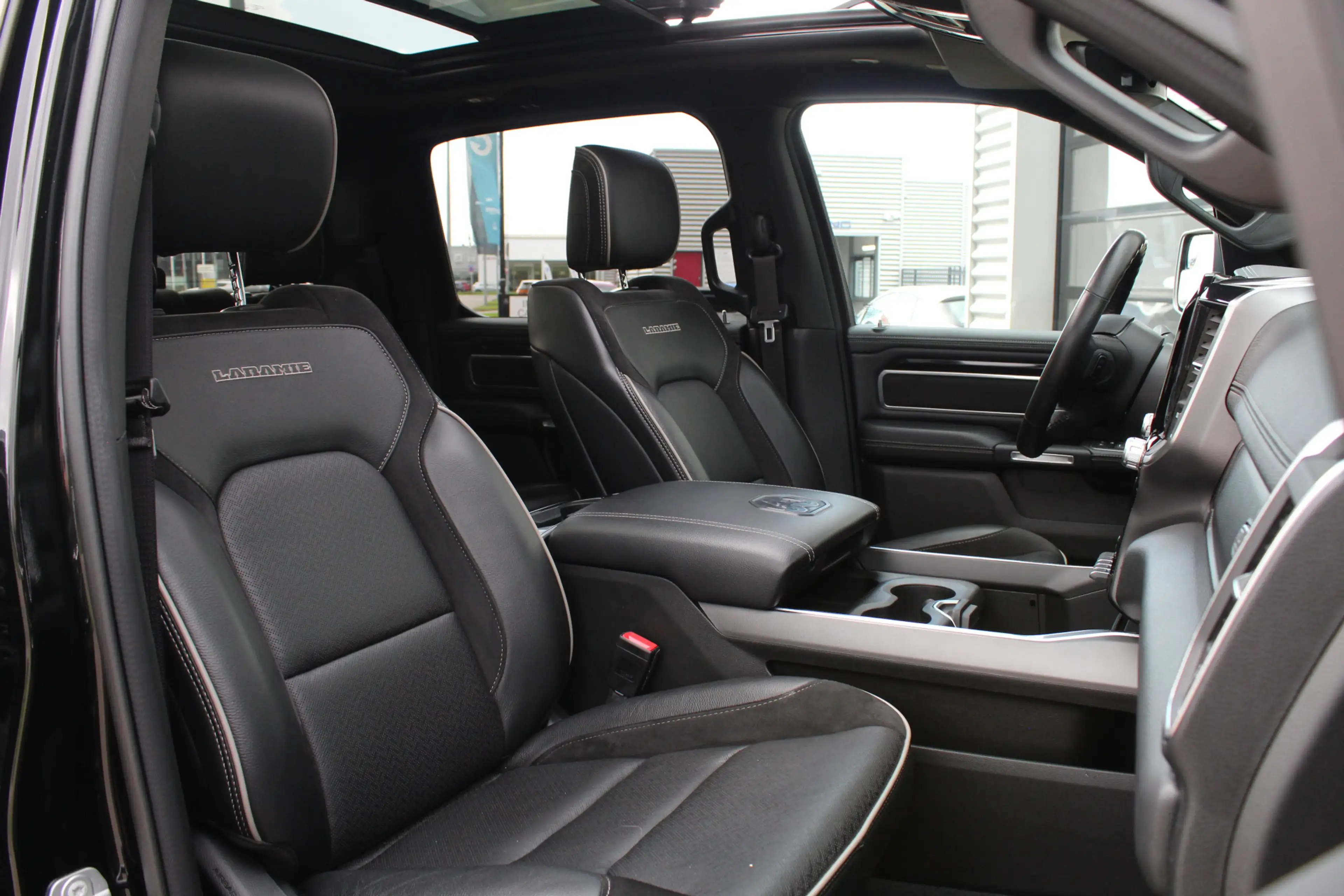 Dodge RAM 1500 5.7 V8 4x4 Crew Cab Laramie / Luchtvering / P — photo 10