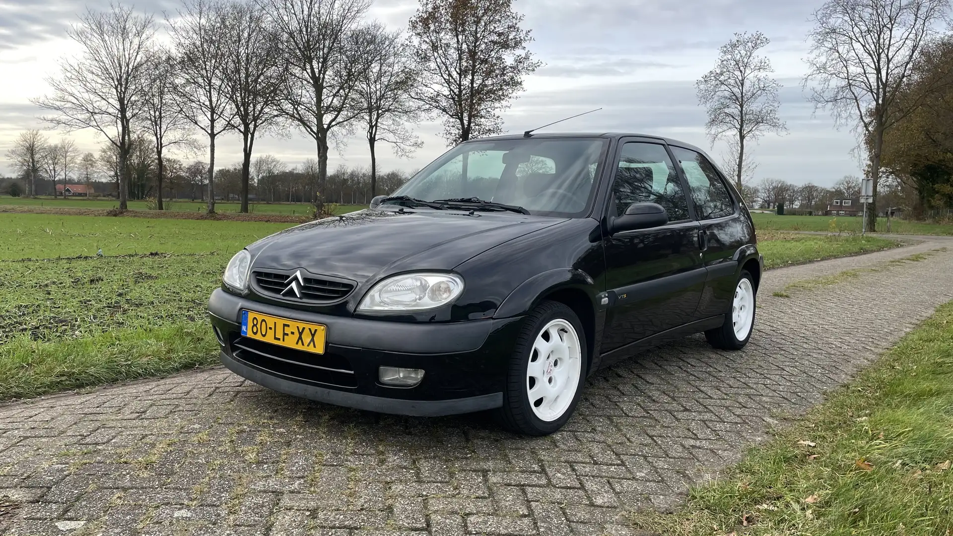 Citroen SAXO 1.6i-16V VTS Zwart - 2
