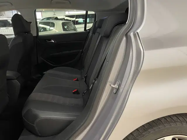 Peugeot 308 view 9