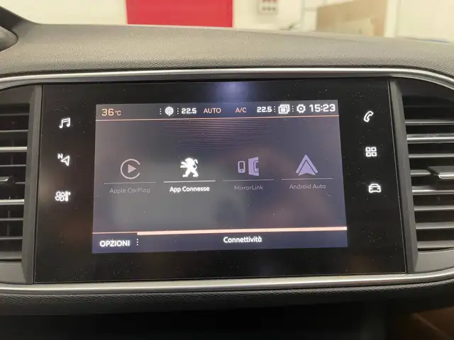 Peugeot 308 view 11
