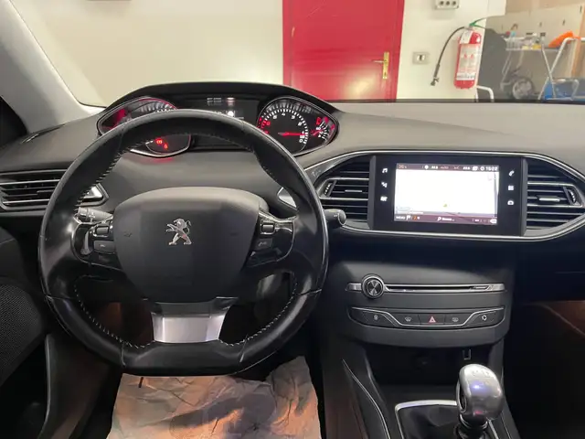 Peugeot 308 view 7