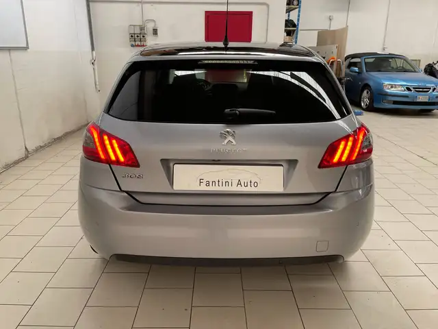 Peugeot 308 view 4