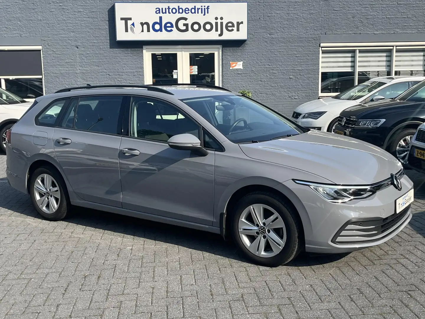 Volkswagen Golf Variant 1.5 eTSI DSG Life Business | APP CONNECT | EL. TRE Grijs - 1