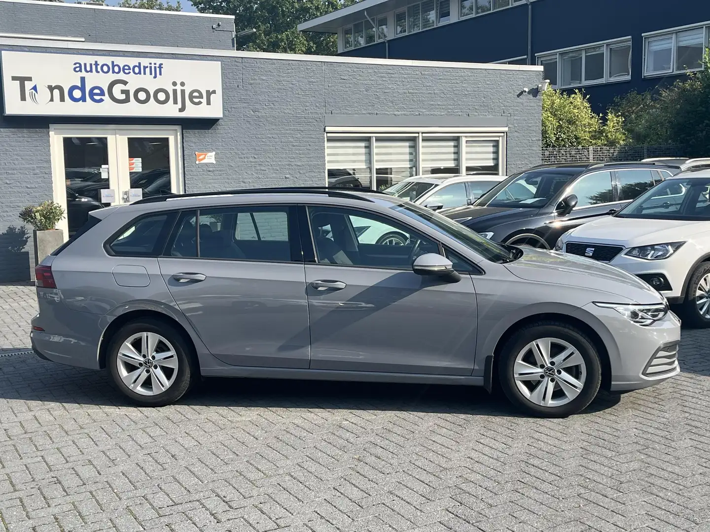 Volkswagen Golf Variant 1.5 eTSI DSG Life Business | APP CONNECT | EL. TRE Grijs - 2