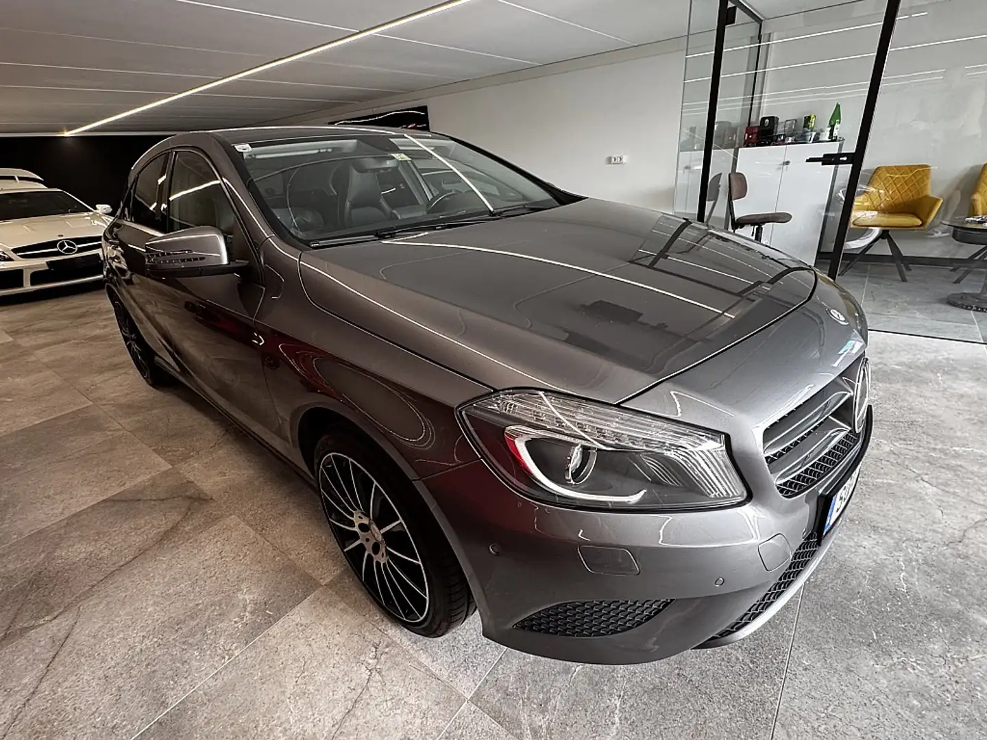 Mercedes-Benz A 180 CDI Automatik , Bi-Xenon, Sitzheizung Teil-Leder Grau - 2