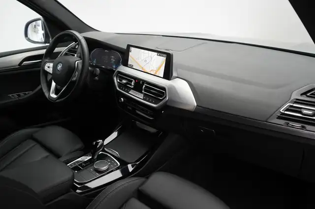 BMW X3 view 8