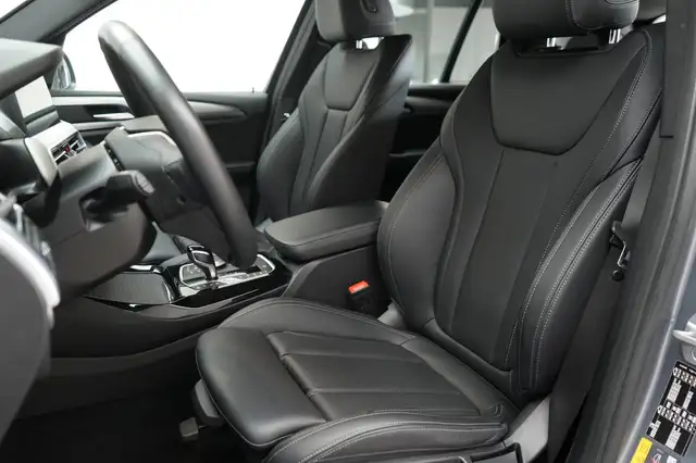BMW X3 view 12