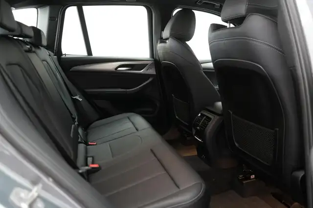 BMW X3 view 9