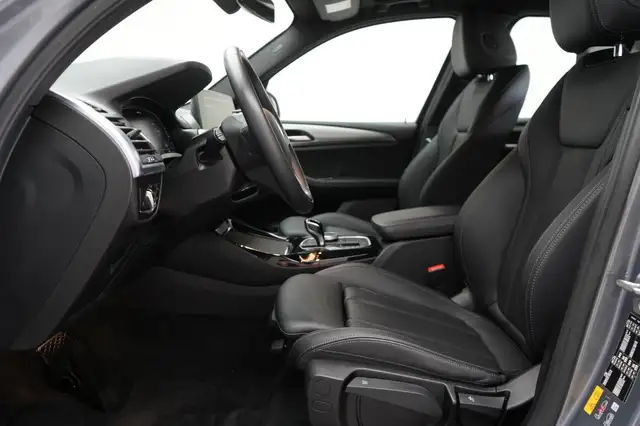 BMW X3 view 11