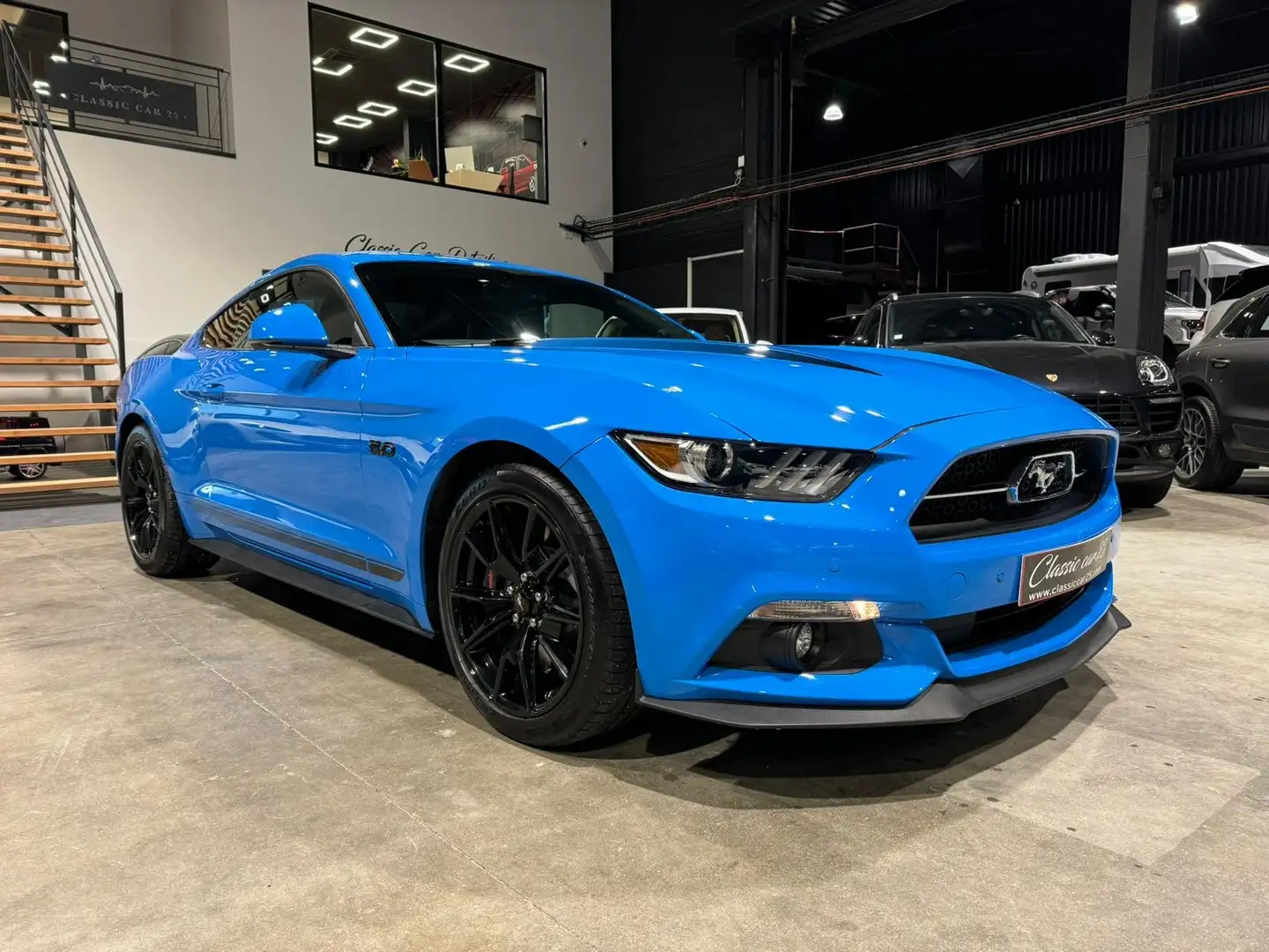 Ford Mustang Fastback V8 5.0 421 Blue Edition Blauw - 2