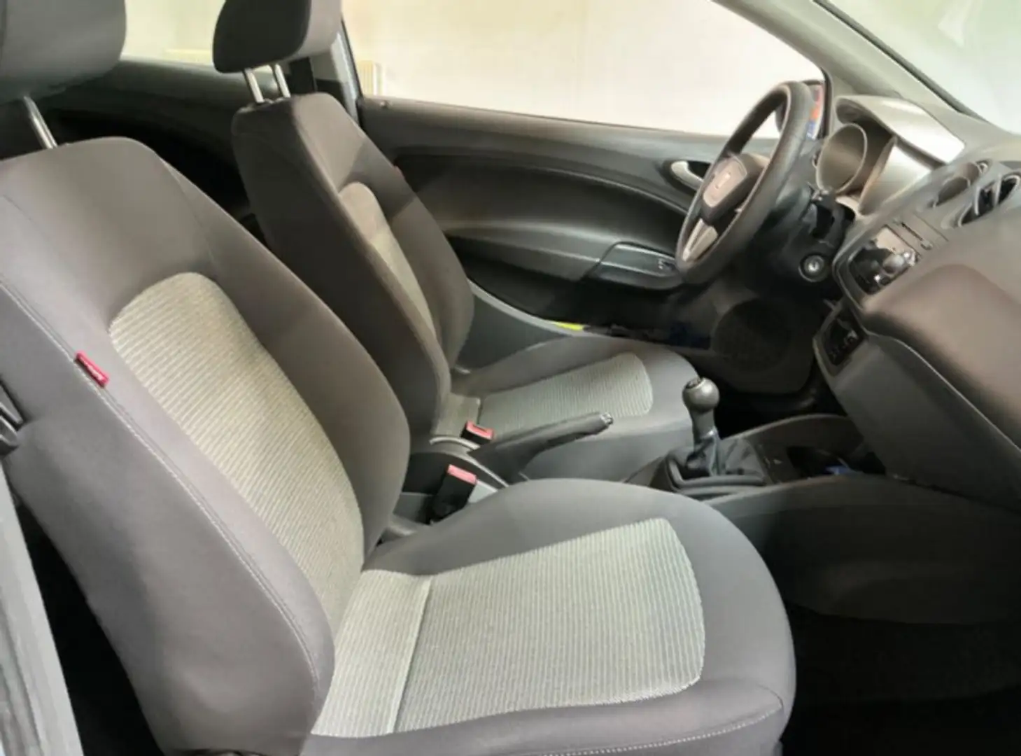 SEAT Ibiza 1.4 16V STYLE 5P Gris - 2