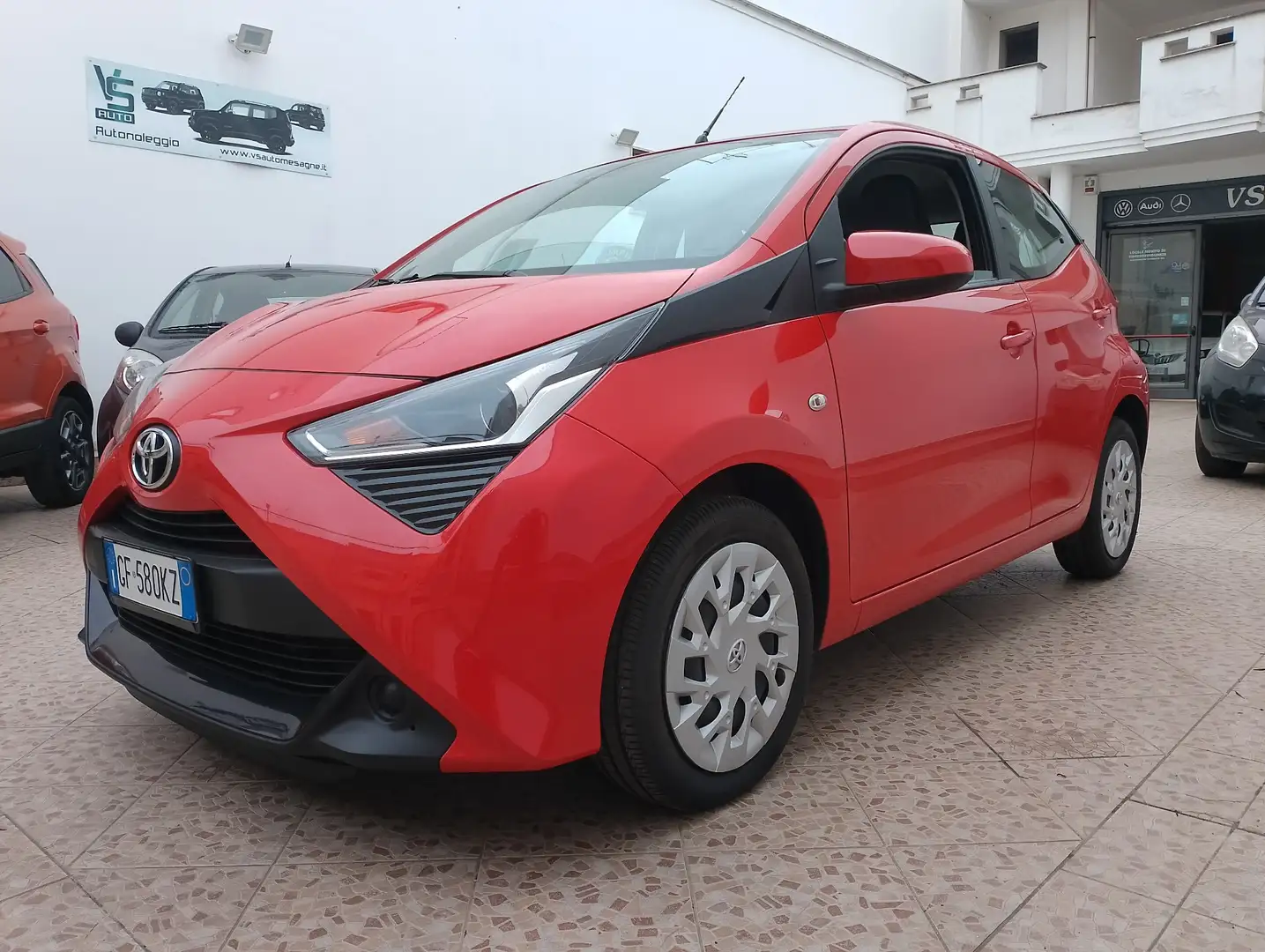 Toyota Aygo 5p 1.0 x-clusiv 72cv Rosso - 2