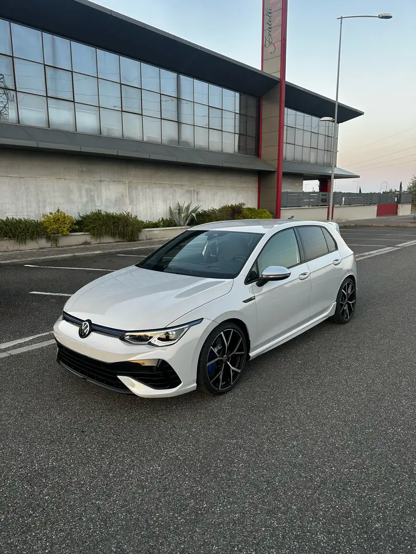 Volkswagen Golf R - 1