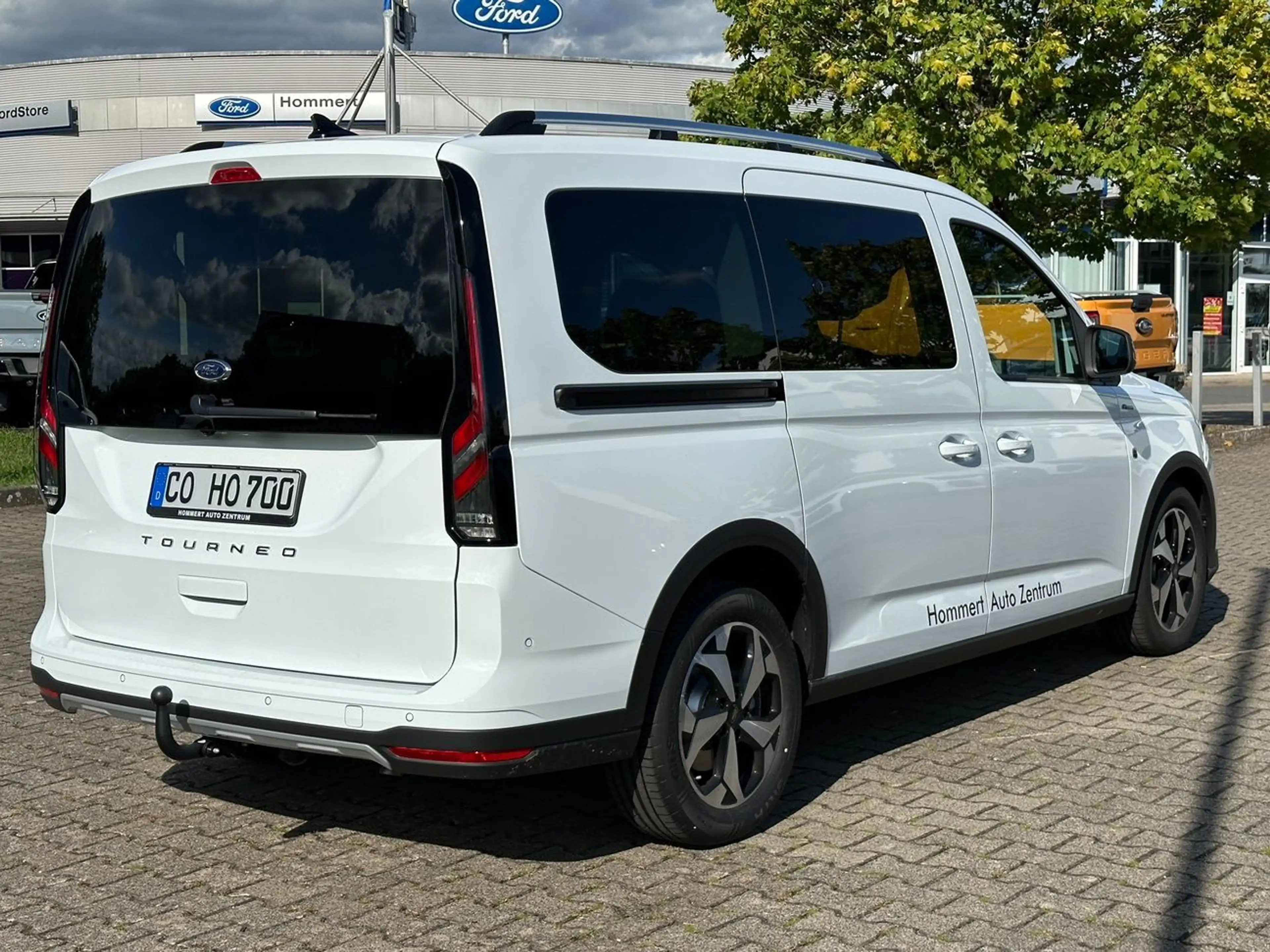 Ford Tourneo Connect 2.0 Active L2 Navi*CAM*LED*AHK* — photo 5