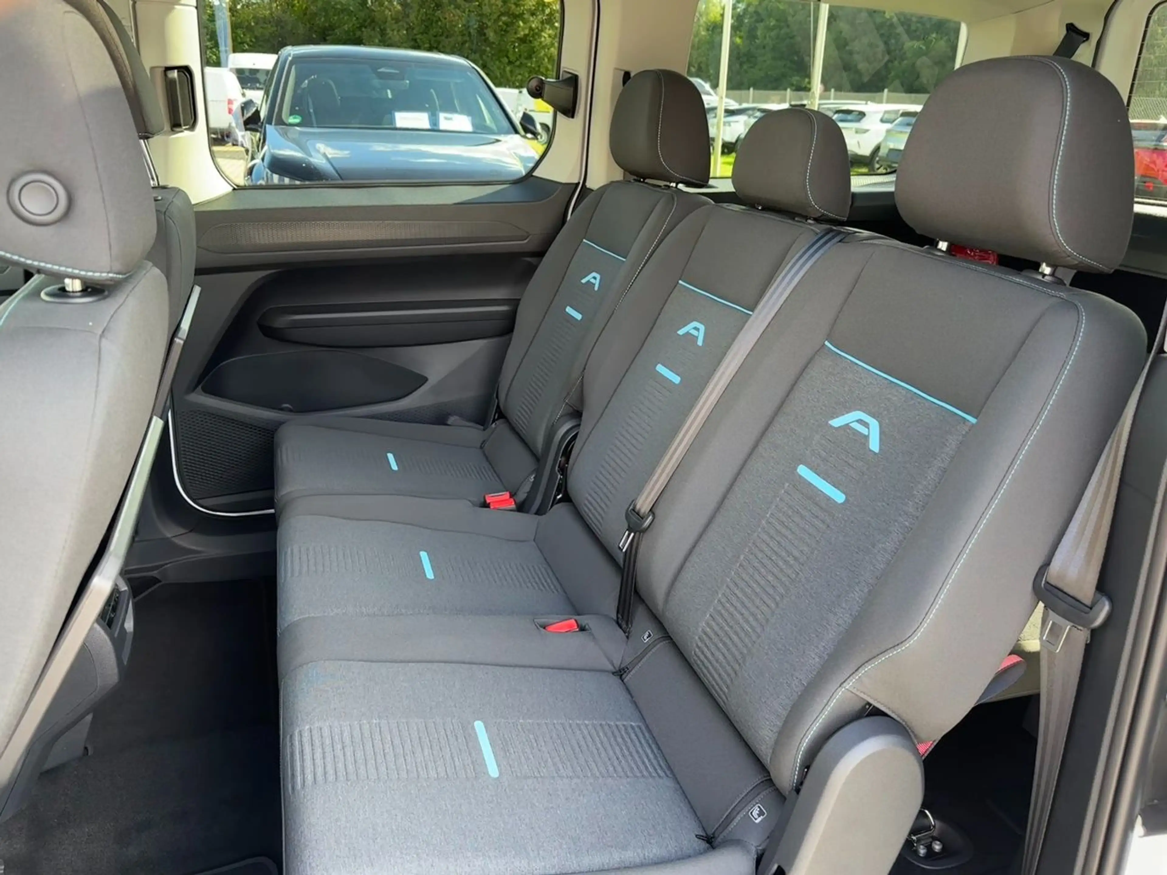 Ford Tourneo Connect 2.0 Active L2 Navi*CAM*LED*AHK* — photo 11