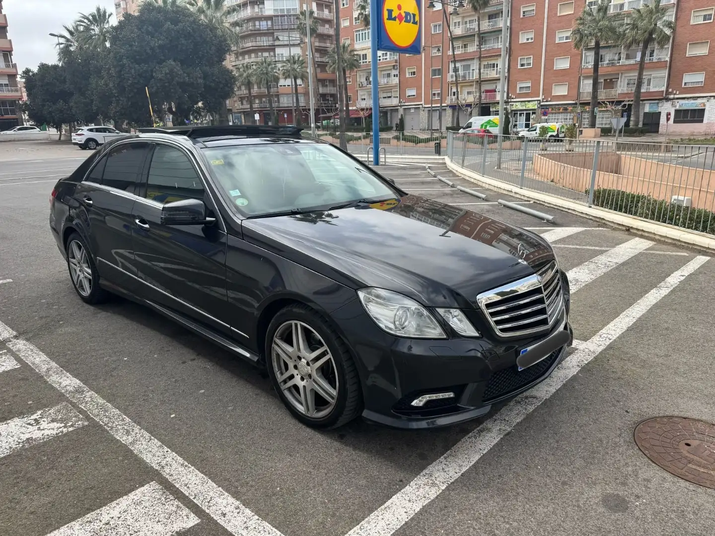 Mercedes-Benz E 300 300CDI BE Avantgarde 7G Plus - 1