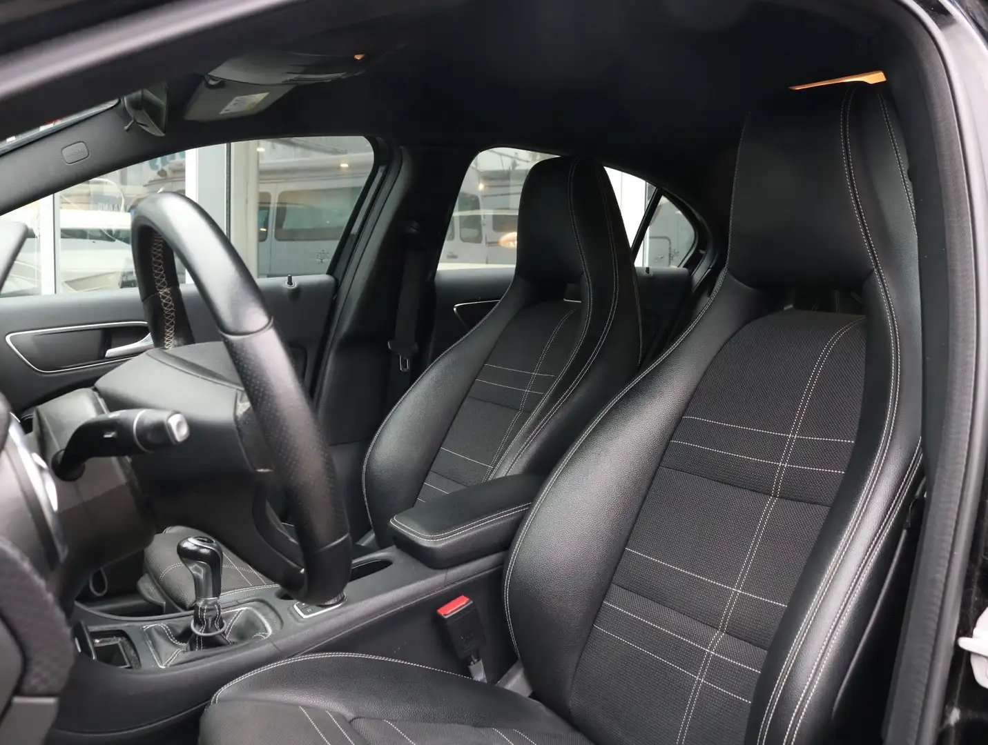 Mercedes-Benz A 180 Ambition Zwart - 2