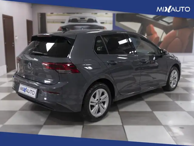 Volkswagen Golf view 4