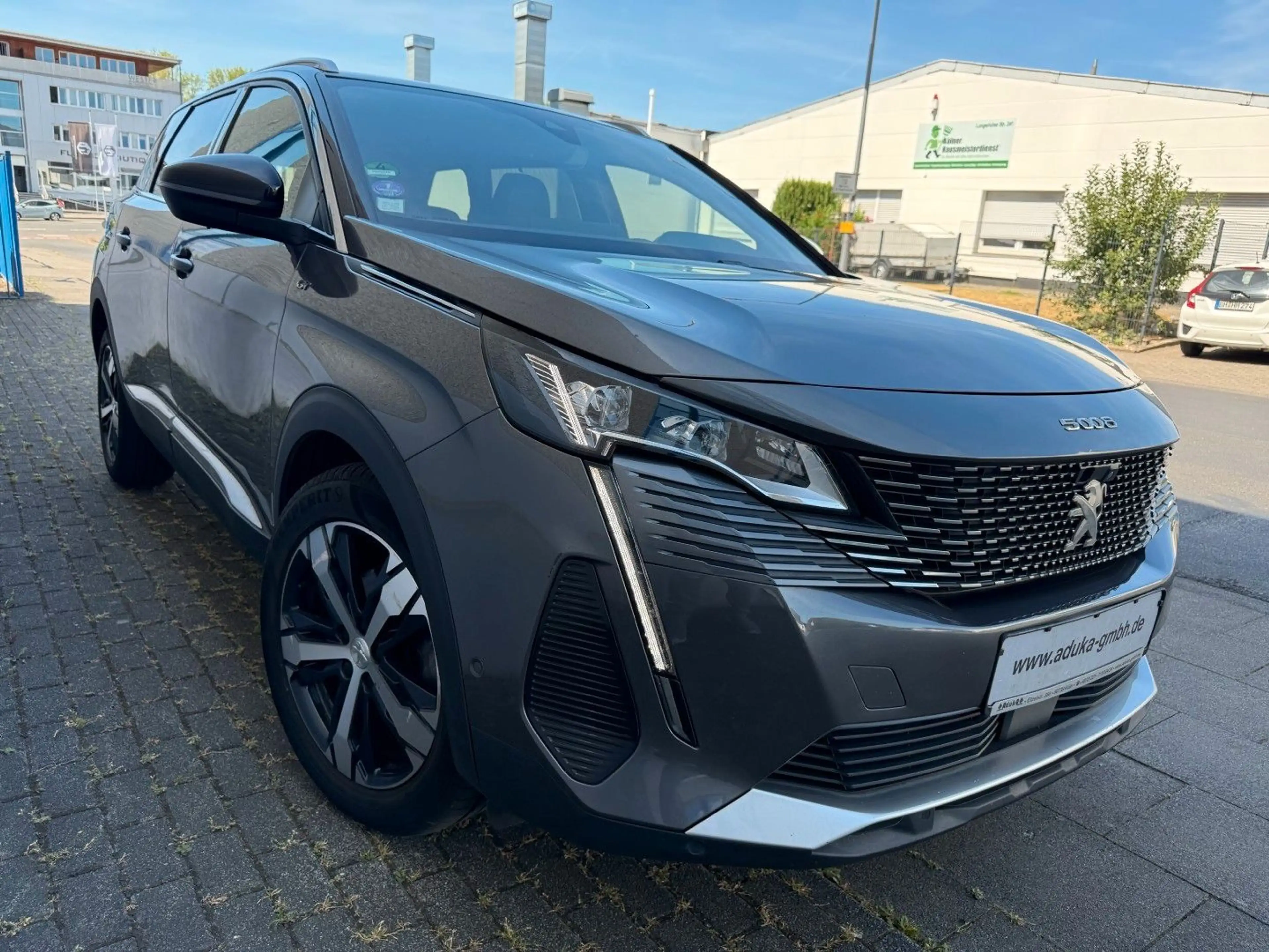 Peugeot 5008 PureTech 130 EAT8 GT Pano 360Kam AHK Leder — photo 6