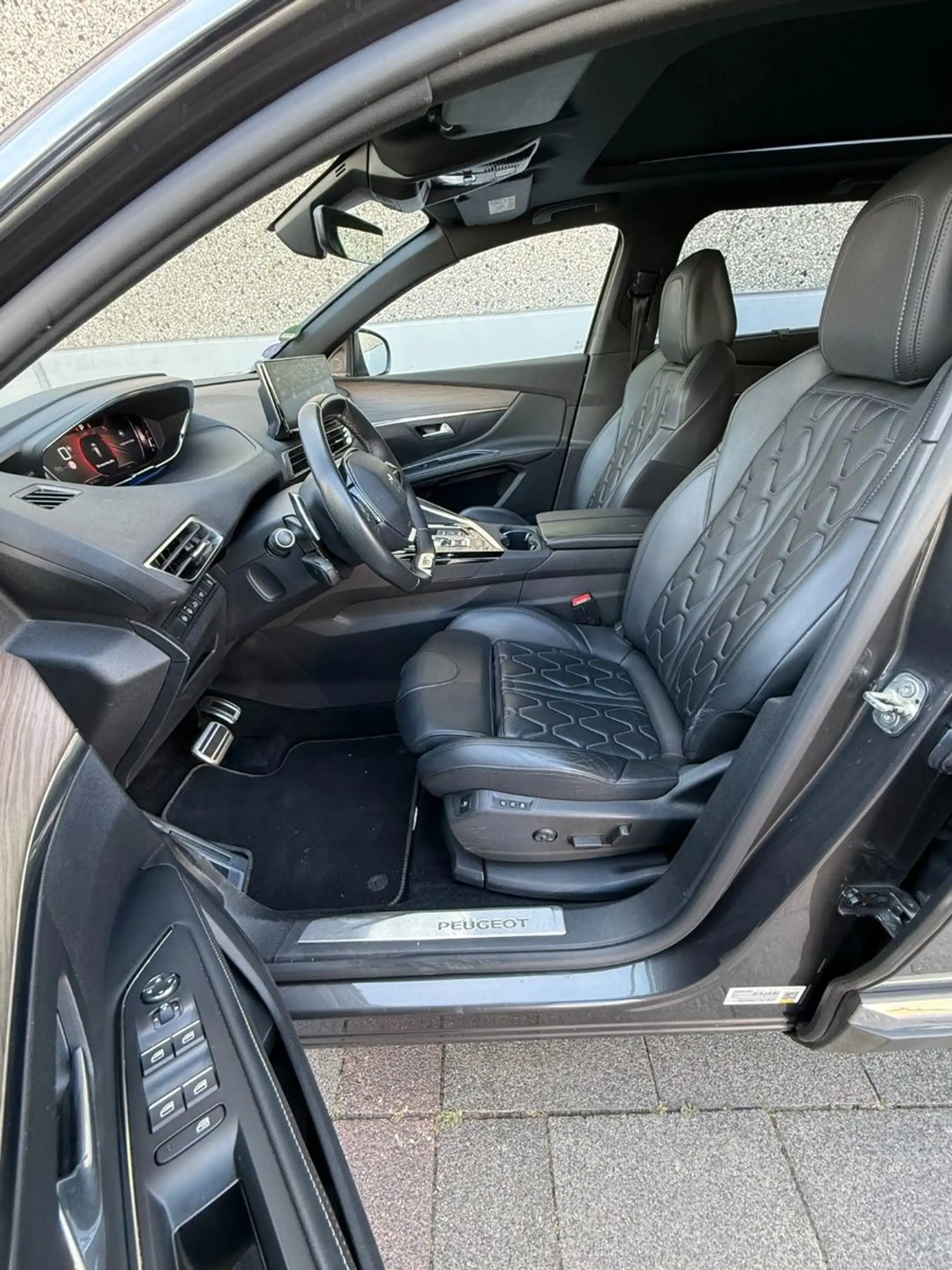 Peugeot 5008 PureTech 130 EAT8 GT Pano 360Kam AHK Leder — photo 15