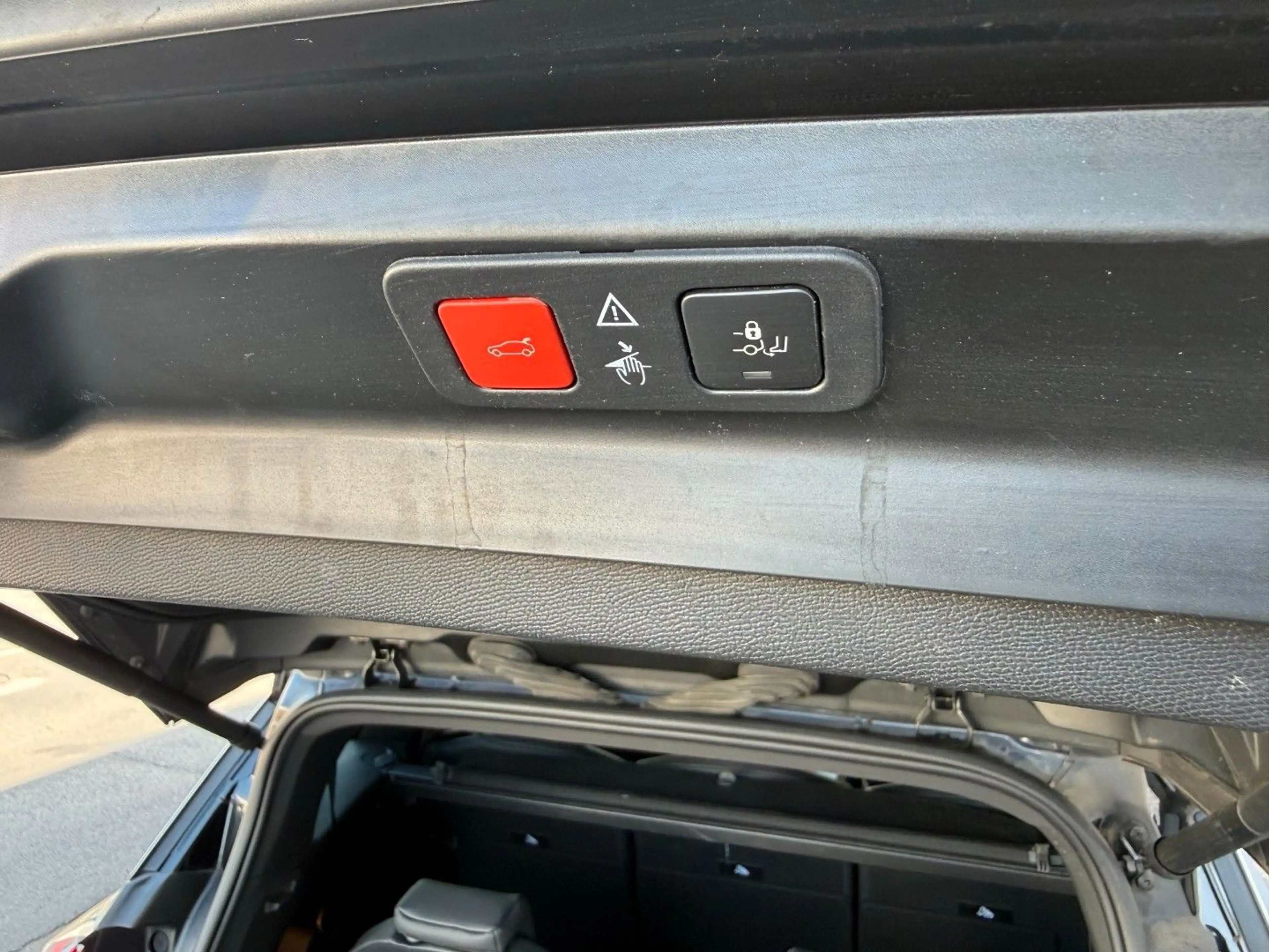 Peugeot 5008 PureTech 130 EAT8 GT Pano 360Kam AHK Leder — photo 12