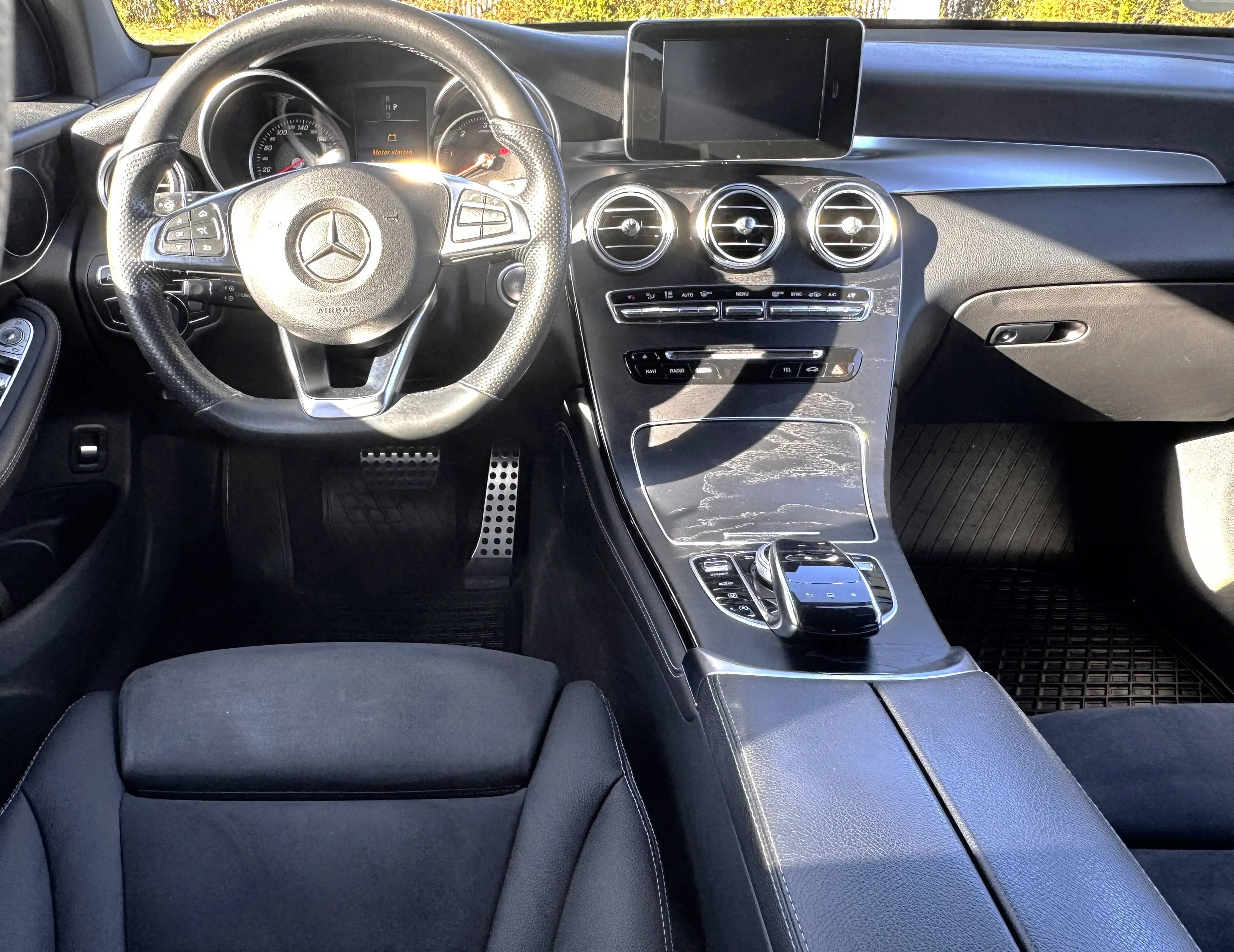 Mercedes-Benz GLC 250 d 4Matic Airmatic DC 360°Kamera AMG — photo 23
