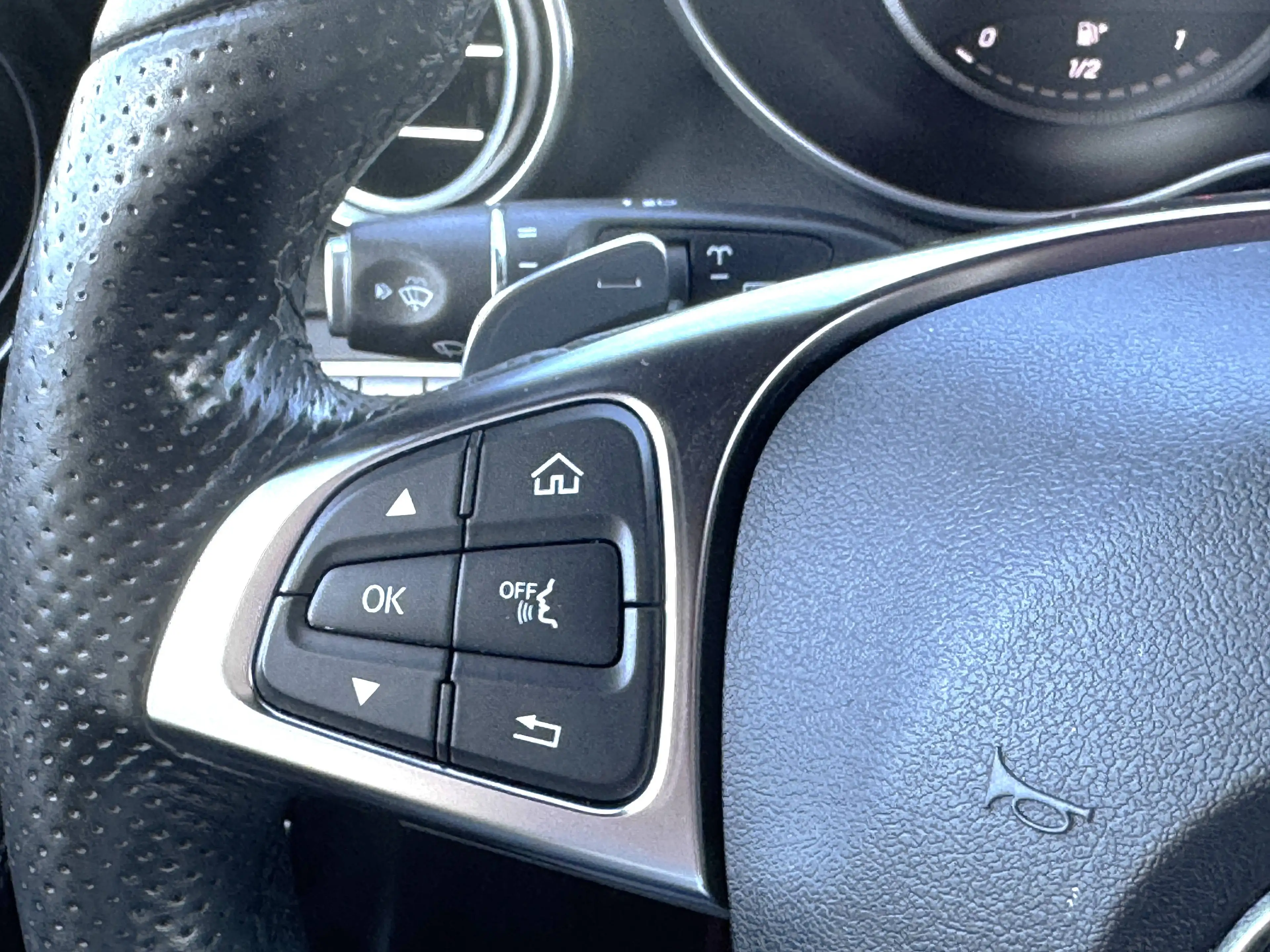Mercedes-Benz GLC 250 d 4Matic Airmatic DC 360°Kamera AMG — photo 26