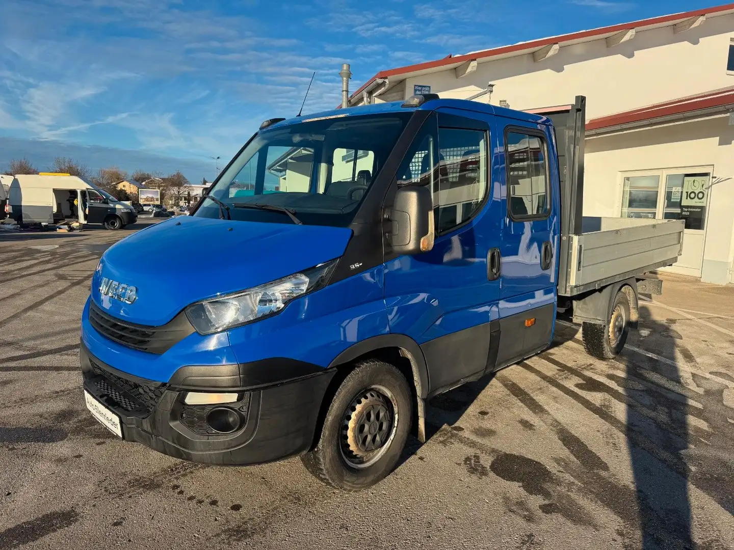 Iveco Daily Doppelkabine 7 Sitzer Blauw - 1